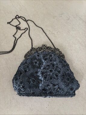 Vintage-Inspired Beaded Floral Evening Bag - Gunmetal blue